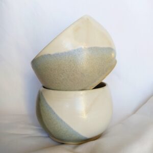 cache pot pour les fleurs tourné en grès et émaillé bicolore