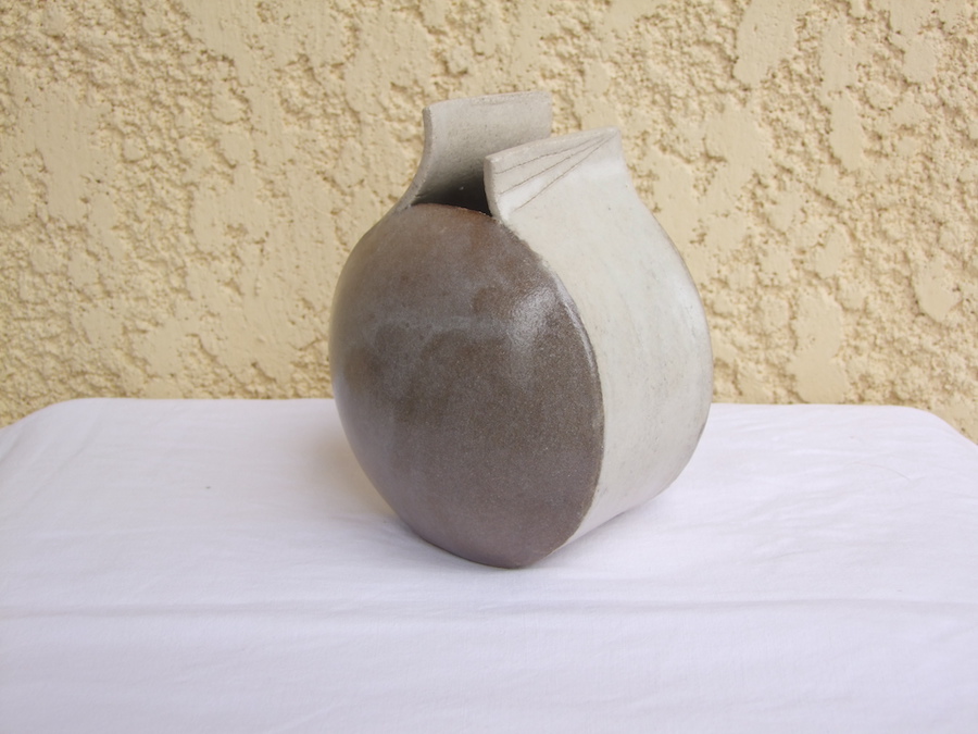 vase rond modelé par estampage