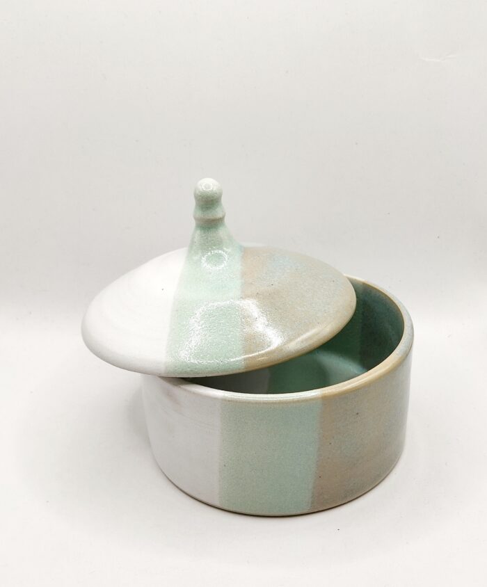 pot artisanal en grès blanc lagon